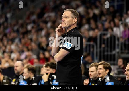 Alfred GISLASON (DHB Nationalmannschaft Deutschland, Trainer) nachdenklich Handball-Nationalmannschaft Deutschland DHB (GER) vs. Handball Schweiz Suisse (SUI), Handball, Maenner, EHF EURO Qualifikation, 1. Spieltag, Spielzeit 2024/2025, 07.11.2024 Foto: Eibner-Pressefoto/Oliver Schmidt Stockfoto