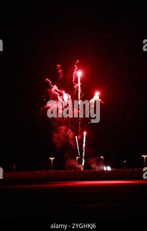 Morecambe Lancashire, Vereinigtes Königreich. November 2024. Feuerwerk auf Moreca, Be Promenade Marking Guy Fawkes Bonfire Night Credit: PN News/Alamy Live News Stockfoto