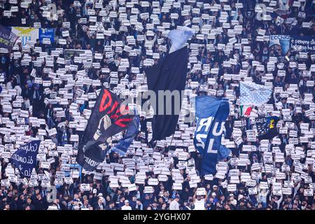 Roma, Latium, ITALIEN. November 2024. 07/11/2024 Rom, Stadio Olimpico, Fußballspiel für die Europa League 2024/24 zwischen SS Latium gegen SSC gegen FC Porto. Auf Foto: Supporters Lazio (Credit Image: © Fabio Sasso/ZUMA Press Wire) NUR REDAKTIONELLE VERWENDUNG! Nicht für kommerzielle ZWECKE! Stockfoto