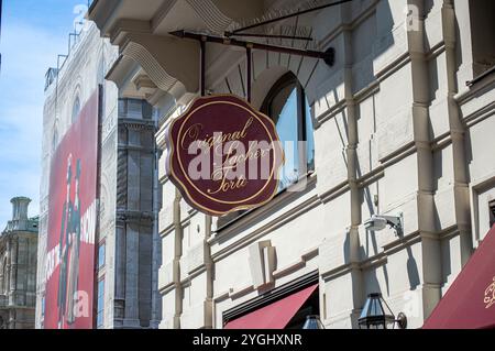 WIEN, ÖSTERREICH - 19. JULI 2024: Das berühmte Café Sacher in Wien, Österreich am 19. Juli 2024 Stockfoto