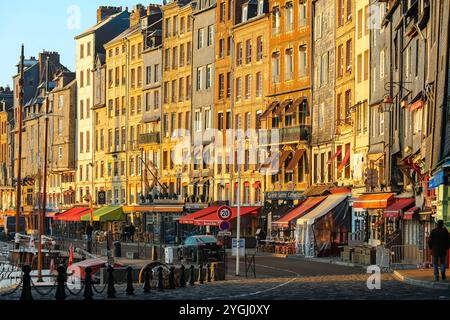 Honfleur, Frankreich - 30. Dezember 2016 : Selektives Bauen im Hafen von Honfleur ist ein wahrhaft malerischer und charmanter Hafen in Frankreich Stockfoto