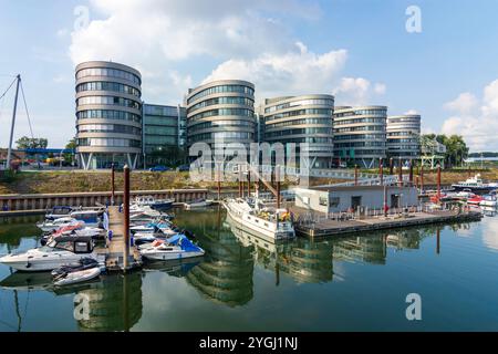 Duisburg, Innenhafen, Yachthafen, Boote im Ruhrgebiet, Nordrhein-Westfalen, Deutschland Stockfoto