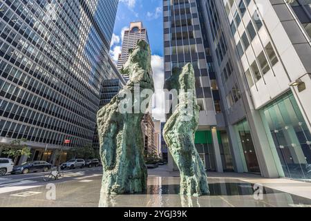 New York, USA - 15. Oktober 2023: Kopflose Venus de Milo Bronzeskulptur aus der Serie „Looking Towards the Avenue“ von Jim Dine. Befindet sich im Kreuz Stockfoto