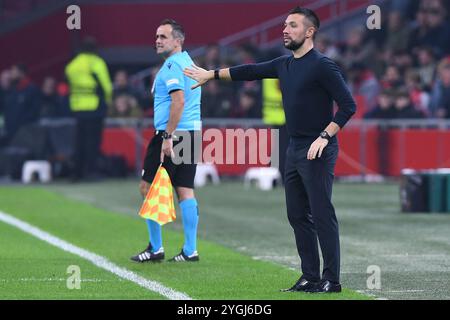 Amsterdam, Deutschland. November 2024. Fussball UEFA Europa League 4. Spieltag Ajax Amsterdam - Maccabi Tel Aviv am 07.11.2024 in der Johan Cruijff Arena in Amsterdam Francesco Farioli ( Trainer/Cheftrainer Amsterdam ) Foto: Revierfoto Credit: ddp Media GmbH/Alamy Live News Stockfoto