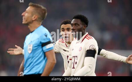 MÜNCHEN – 06. NOVEMBER: Jamal Musiala von Bayern Muenchen reagiert beim Spiel der UEFA Champions League 2024/25 Phase MD4 zwischen dem FC Bayern München und SL Benfica in der Football Arena München am 06. November 2024 in München. Stockfoto