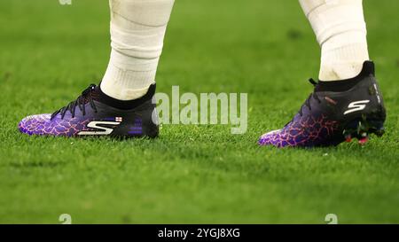 MÜNCHEN, DEUTSCHLAND - 06. NOVEMBER: Die Schuhe von Harry Kane von Bayern Muenchen beim Spiel der UEFA Champions League 2024/25 League Phase MD4 zwischen dem FC Bayern München und SL Benfica in der Football Arena München am 06. November 2024 in München. Stockfoto