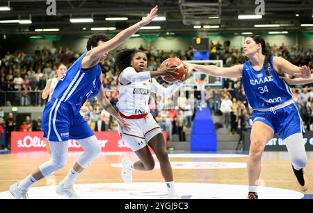 Von links nach rechts Artemis Spanou (GRE), Alexis PETERSON (GER), Mariella Fasoula (GRE) Aktion, Duelle, Qualifikation für die Basketball-Europameisterschaft der Frauen, Deutschland (GER) - Griechenland (GRE), am 07.11.2024 in Hagen/Deutschland Stockfoto