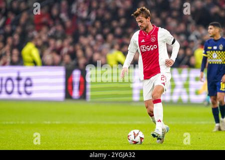 Amsterdam, Niederlande. November 2024. AMSTERDAM, NIEDERLANDE - 7. NOVEMBER: Daniele Rugani vom AFC Ajax läuft mit dem Ball während des UEFA Europa League 2024/25 Phase MD4 Spiels zwischen AFC Ajax und Maccabi Tel Aviv am 7. November 2024 in der Johan Cruijff Arena in Amsterdam. (Foto von Andre Weening/Orange Pictures) Credit: Orange Pics BV/Alamy Live News Stockfoto