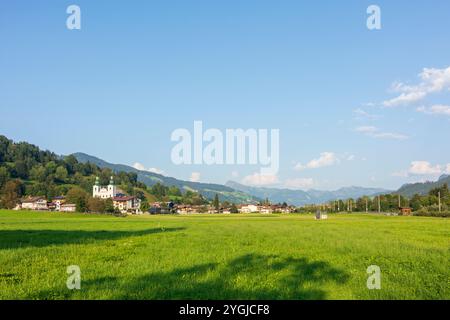 Brixen im Thale, Kirche und Dorf Brixen im Thale in Kitzbüheler Alpen - Brixental, Tirol, Österreich Stockfoto