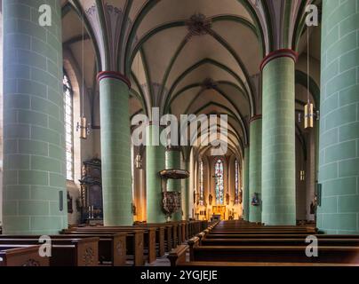 Attendorn, Kirche St. Johannes Baptist, Kirchenschiff, Sauerland, Nordrhein-Westfalen, Deutschland Stockfoto