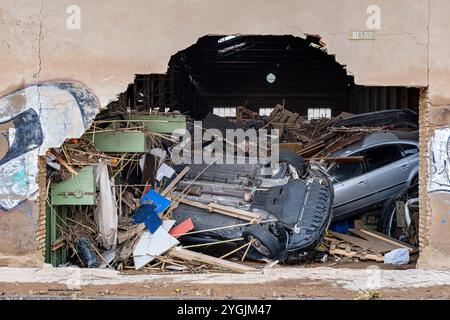 Auswirkungen der DANA-Überschwemmungen vom 29. Oktober 2024 in der Alicante-Straße 11, Sedavi, Comunidad de Valencia, Spanien Stockfoto