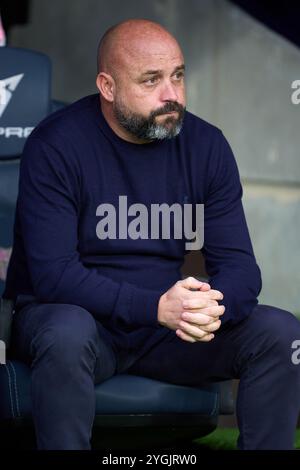 ARCELONA, SPANIEN – 03. NOVEMBER: Manolo Gonzalez, Manager von RCD Espanyol während des LaLiga-Spiels zwischen FC Barcelona und RCD Esapnyol bei Estadi Olimpic Lluis Companys am 3. November 2024 in Barcelona. (Foto von QSP) Stockfoto