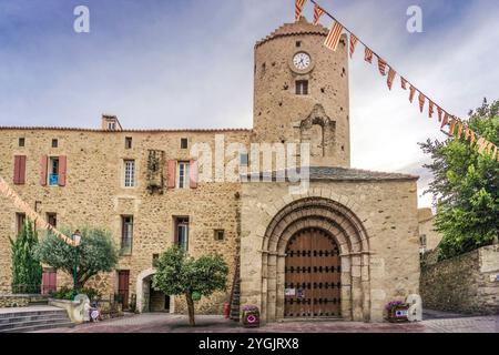 Die Kirche Sainte Marie de Molitg wurde erstmals 1024 erwähnt. Die romanische Kirche wurde am Ende des XII. Und Anfang des XIII. Vollendet Stockfoto