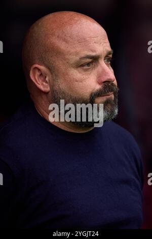 BARCELONA, SPANIEN – 03. NOVEMBER: Manolo Gonzalez, Manager von RCD Espanyol während des LaLiga-Spiels zwischen FC Barcelona und RCD Esapnyol bei Estadi Olimpic Lluis Companys am 3. November 2024 in Barcelona. (Foto von QSP) Stockfoto