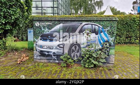 Elektroauto, lackiert auf einer Stromdose der Stadtwerke Witten, ich fahre mit Ökostrom, Deutschland, Nordrhein-Westfalen, Ruhrgebiet, Witten Stockfoto