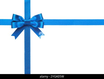 Blaue Schleife isoliert auf weiß Stockfoto