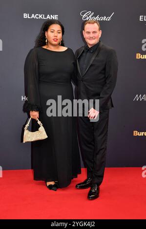 Devid Striesow mit Ehefrau Ines Ganzberger-Striesow bei der 76. Bambi-Verleihung 2024 in den Bavaria Filmstudios. München, 07.11.2024 *** Devid Striesow mit Ehefrau Ines Ganzberger Striesow bei den Bambi Awards 76 2024 in den Bavaria Film Studios München, 07 11 2024 Foto:XS.xSpöttelx/xFuturexImagex bambi2024 9211 Stockfoto