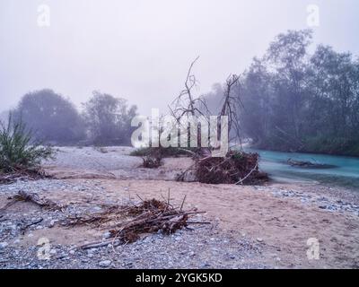 Spätsommermorgen auf der Isar zwischen Wallgau und Sylvensteinsee Stockfoto