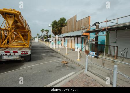 Nur Für Redaktionelle Verwendung, 7. November 2024. Gulfport, FL, USA. Geländeteile von Allegiance Crane & Equipment werden zur Auswahl verwendet Stockfoto