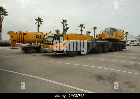 Nur Für Redaktionelle Verwendung, 7. November 2024. Gulfport, FL, USA. Geländeteile von Allegiance Crane & Equipment werden zur Auswahl verwendet Stockfoto