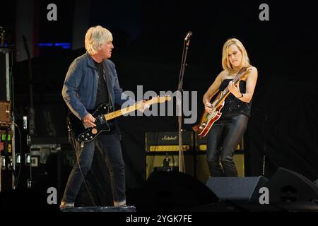 6. November 2024 in Arlington, Texas, USA: Die US-amerikanische Sängerin Sheryl Crow tritt im Rahmen der P!nk Summer Carnival Tour 2024 im Globe Life Field auf. Am 6. November 2024 in Arlington, Texas, USA. (Kreditbild: © Javier Vicencio/eyepix via ZUMA Press Wire) NUR REDAKTIONELLE VERWENDUNG! Nicht für kommerzielle ZWECKE! Stockfoto