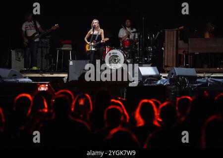 6. November 2024 in Arlington, Texas, USA: Die US-amerikanische Sängerin Sheryl Crow tritt im Rahmen der P!nk Summer Carnival Tour 2024 im Globe Life Field auf. Am 6. November 2024 in Arlington, Texas, USA. (Kreditbild: © Javier Vicencio/eyepix via ZUMA Press Wire) NUR REDAKTIONELLE VERWENDUNG! Nicht für kommerzielle ZWECKE! Stockfoto