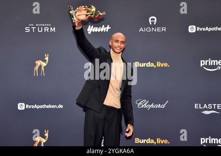 Tedros Teclebrhan bei der 76. Bambi-Verleihung 2024 in den Bavaria Filmstudios. München, 07.11.2024 Stockfoto