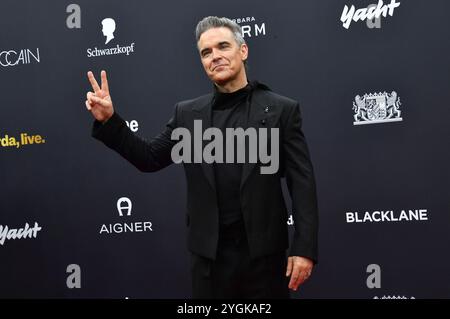 Robbie Williams bei der 76. Bambi-Verleihung 2024 in den Bavaria Filmstudios. München, 07.11.2024 Stockfoto