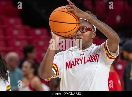 College Park, USA. November 2024. COLLEGE PARK, MD. - 07. NOVEMBER: Die Maryland Terrapins Wärmeschützerin Shyanne Sellers (0) wärmt sich vor einem Basketballspiel für Frauen zwischen den Coppin State Eagles und den Maryland Terrapins am 7. November 2024 im Xfinity Center im College Park auf. Maryland. (Foto: Tony Quinn/SipaUSA) Credit: SIPA USA/Alamy Live News Stockfoto