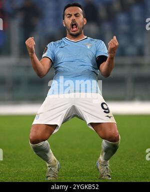 Rom, Italien. November 2024. Pedro von Lazio feiert nach dem Spiel der UEFA Europa League zwischen Lazio und Porto am 7. November 2024 in Rom, Italien. Quelle: Alberto Lingria/Xinhua/Alamy Live News Stockfoto