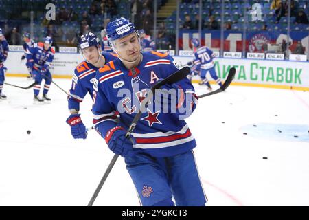 Sankt Petersburg, Russland. November 2024. Sergei Plotnikov (16) SKA Hockey Club in Aktion während des Hockeyspiels Kontinental Hockey League 2024/2025 zwischen SKA Sankt Petersburg und Sotschi im Eissportpalast. (Endpunktzahl; SKA St. Petersburg 2:5 Sochi) Credit: SOPA Images Limited/Alamy Live News Stockfoto