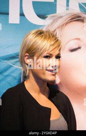 Saengerin Helene Fischer - Autogrammstunde im Karstadt Leipzig *** Sängerin Helene Fischer Autogrammstunde in der Karstadt Leipzig Stockfoto