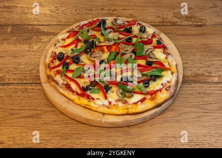 Sizilianische Pizza: Die sizilianische Pizza ist dicker als die neapolitanische Pizza und besteht normalerweise aus Tomaten, Zwiebeln, Sardellen und Ricotta Stockfoto
