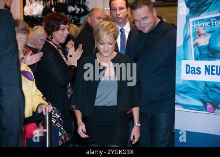 Saengerin Helene Fischer - Autogrammstunde im Karstadt Leipzig *** Sängerin Helene Fischer Autogrammstunde in der Karstadt Leipzig Stockfoto