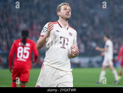 München, Deutschland. November 2024. Fußball: Champions League, Bayern München - Benfica Lissabon, Vorrunde, Spieltag 4 in der Allianz Arena. Harry Kane von München in Aktion. Quelle: Sven Hoppe/dpa/Alamy Live News Stockfoto