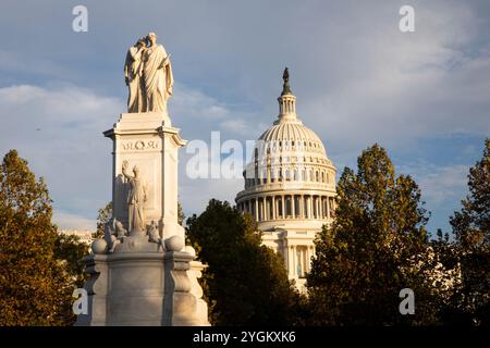 Ein Blick auf das US-Kapitol in Washington, DC, USA, am 7. November 2024, Tage nach der nationalen Wahl. Das Kapitol der Vereinigten Staaten, auch Kapitol genannt, ist der Sitz des Kongresses der Vereinigten Staaten, der Legislativstelle der Bundesregierung. Es befindet sich auf dem Capitol Hill am östlichen Ende der National Mall in Washington, D.C. Stockfoto