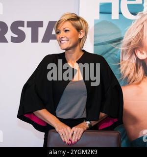 Saengerin Helene Fischer - Autogrammstunde im Karstadt Leipzig *** Sängerin Helene Fischer Autogrammstunde in der Karstadt Leipzig Stockfoto