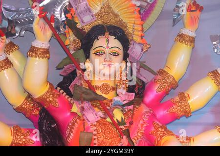 Lebendiges Idol der hinduistischen Göttin Durga während des Festivals Stockfoto