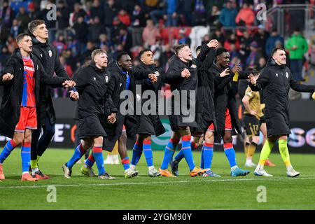 Pilsen, Tschechische Republik. November 2024. Die Spieler von Viktoria Plzen feiern ihren Sieg im Spiel Viktoria Plzen gegen Real Sociedad San Sebastian in Pilsen, Tschechien, 7. November 2024. Quelle: Miroslav Chaloupka/CTK Photo/Alamy Live News Stockfoto