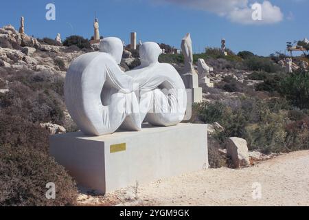 Ayia Napa, Zypern. November 2024. Wunderschöne Kunstwerke im Ayia Napa International Sculpture Park. Stockfoto