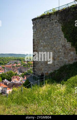 Die Festung im Herzen von Klodzko, Polen, steht majestätisch und zeigt ihre historische Bedeutung und bietet einen atemberaubenden Blick auf die Umgebung Stockfoto