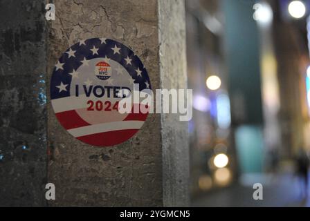 New York City, New York, USA - 07. November 2024: Abstimmung in NYC, Ich habe bei den Präsidentschaftswahlen für 2024 auf einer Pole in der Nähe des Times Square gestimmt. Stockfoto