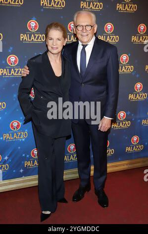 Cornelia Poletto mit Ehemann Rüdiger Grube bei der Premiere der 9. Dinnershow Poletto Palazzo unter dem Motto Willkommen Lebenslust im Spiegelpalast. Hamburg, 07.11.2024 *** Cornelia Poletto mit Ehemann Rüdiger Grube bei der Premiere der 9 Dinnershow Poletto Palazzo unter dem Motto Willkommen Lebenslust im Spiegelpalast Hamburg, 07 11 2024 Foto:xgbrcix/xFuturexImagex poletto 4105 Stockfoto