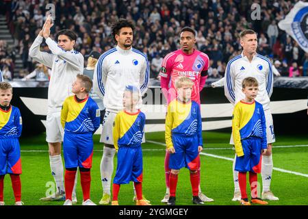 2 (FCK) - Kevin Diks, 9 (FCK) - Deutsch Onugkha, 1 (FCK) - Nathan Trott (Keeper), 12 (FCK) - Lukas Lerager. Europa Conference League: FC København vs Stockfoto