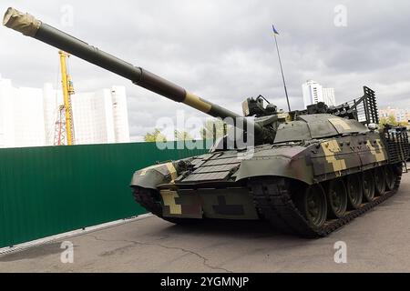 Kiew, Ukraine - 13. Oktober 2017: Modernisierter Panzer der ukrainischen Produktion auf der Ausstellung 'Arms and Security 2017' Stockfoto