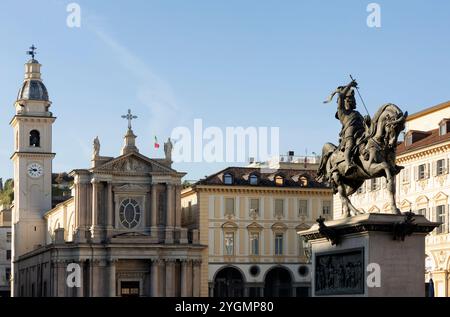 Piazza Carlo Alberto ist einer der historischen Fußgängerzonen im Zentrum von Turin - Turin, Italien. Stockfoto