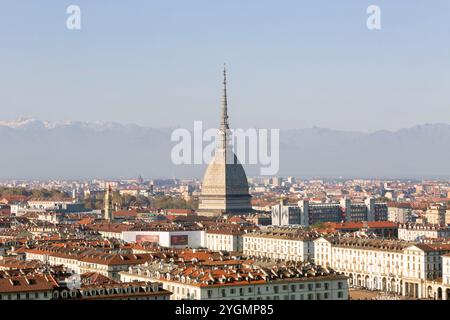 Die Mole Antonelliana Antenne Panoramablick, ein Wahrzeichen Gebäude in Turin Stadt, Region Piemont in Italien Stockfoto