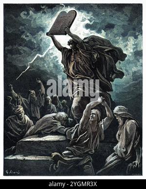 Moses bricht die Tabellen des Gesetzes. Altes Testament. Antike digital gefärbte biblische Illustration von Gustave Doré (1832-1883) Stockfoto