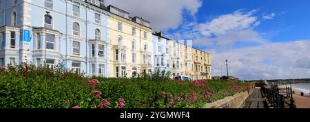 Gästehäuser und Hotels an der Promenade in Bridlington Town, East Yorkshire, England, Großbritannien Stockfoto