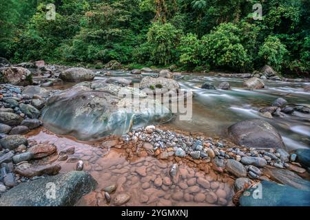 Der Orosi-Fluss, auch Rio Grande de Orosi genannt, ist ein Fluss in Costa Rica in der Nähe der Cordillera de Talamanca. Tapanti - Cerro de la Muerte Massif Natio Stockfoto